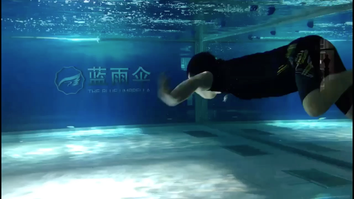 郴州水族馆我真的进鱼缸游泳啦