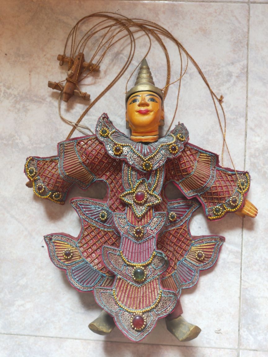 缅甸🇲🇲提线木偶在东南亚很多国家都有，但在缅甸的地位极高，是缅甸的国宝。（本人最喜欢的东南亚艺术品之一）