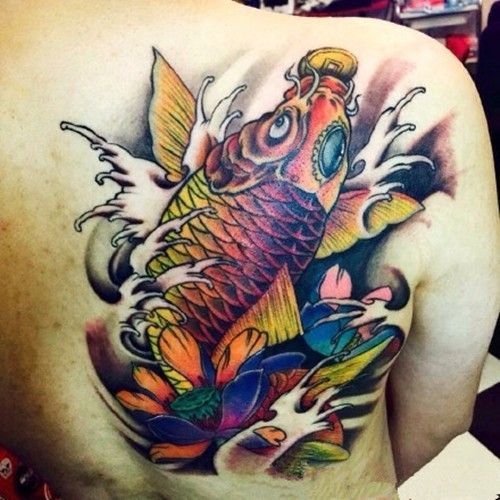 玉雕金龙鱼：鱼头龙尾纹身是一种独特的纹身设计，创造一种神秘而霸气的形象