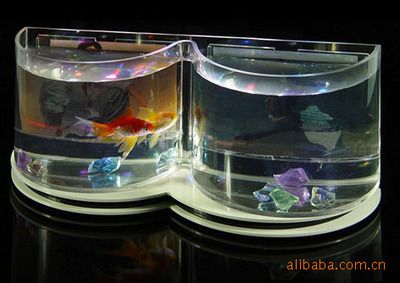 玻璃和亚克力鱼缸哪个好些：亚克力鱼缸与玻璃鱼缸对比亚克力鱼缸优缺点